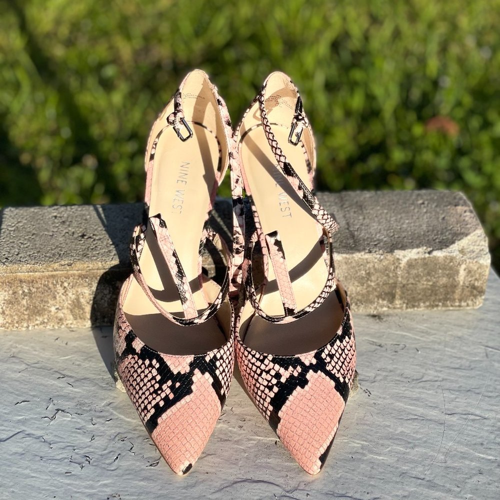 NINE WEST SNAKESKIN PRINT HEELS  SIZE 9M